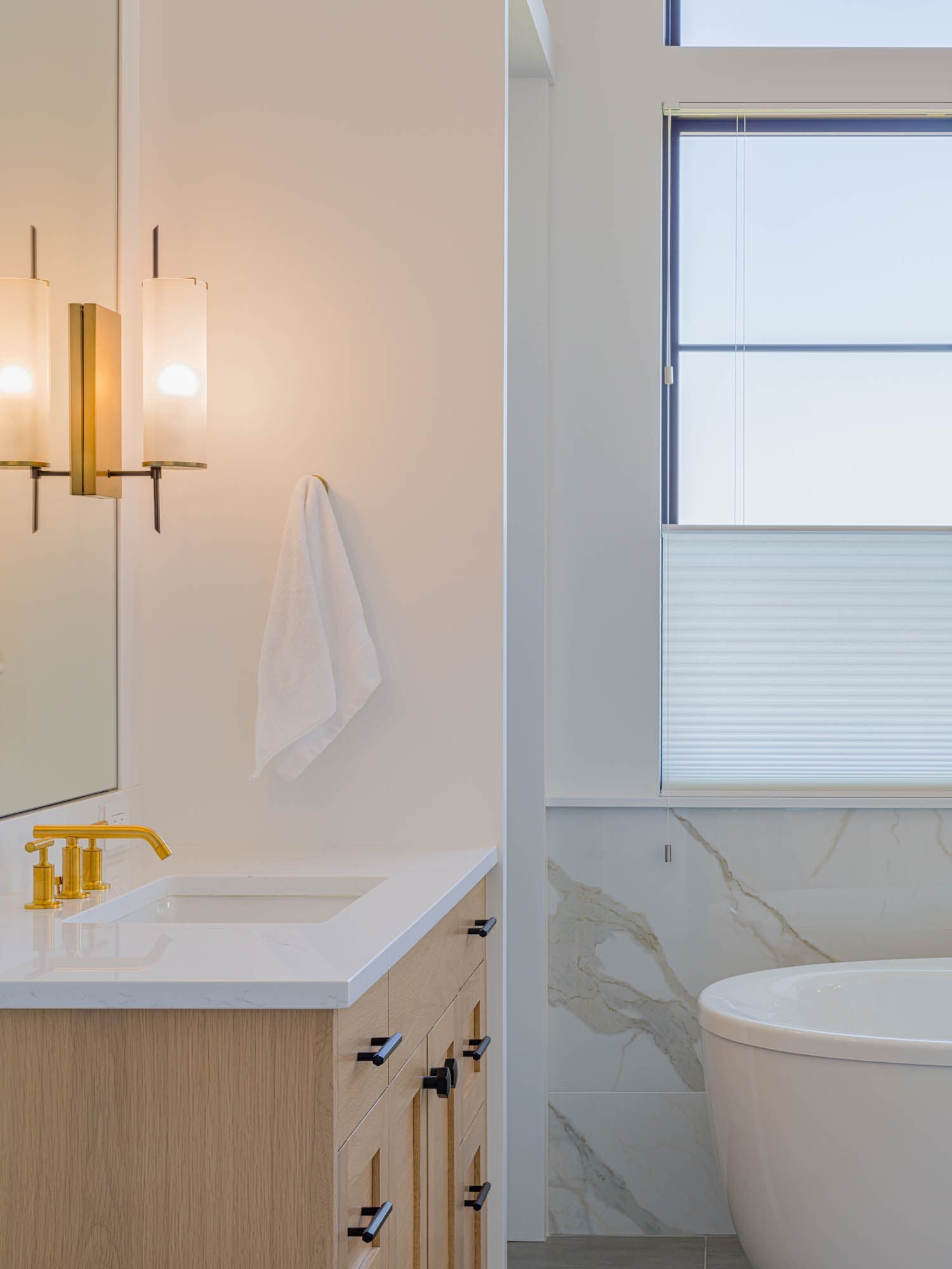 WATER'S EDGE interior design project in Mercer Island, Washington photo 12